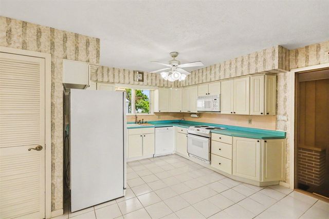 3865 E Empire Avenue, Benton Harbor, MI 49022