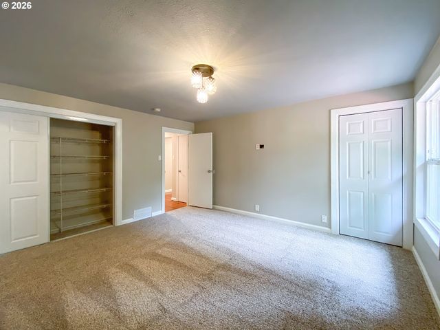 6286 Sw HARRINGTON Ave, Lake Oswego, OR 97035
