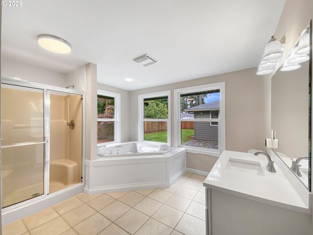 6286 Sw HARRINGTON Ave, Lake Oswego, OR 97035