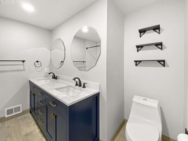 6286 Sw HARRINGTON Ave, Lake Oswego, OR 97035