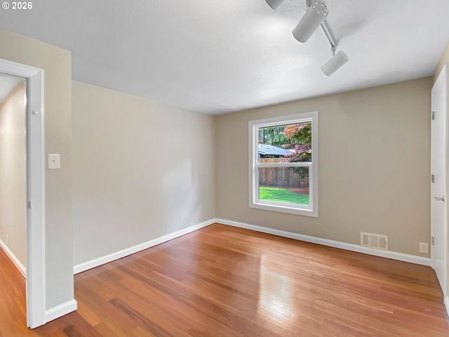 6286 Sw HARRINGTON Ave, Lake Oswego, OR 97035