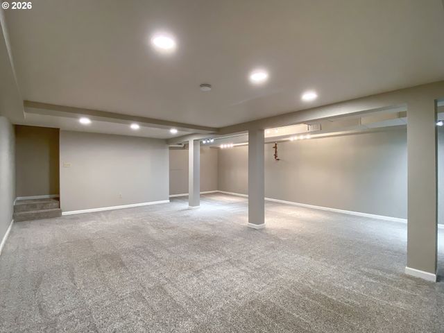 6286 Sw HARRINGTON Ave, Lake Oswego, OR 97035