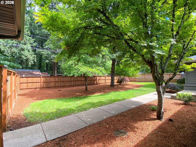 6286 Sw HARRINGTON Ave, Lake Oswego, OR 97035