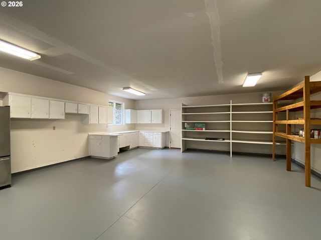 6286 Sw HARRINGTON Ave, Lake Oswego, OR 97035