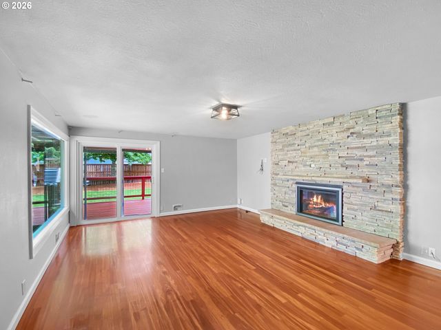 6286 Sw HARRINGTON Ave, Lake Oswego, OR 97035