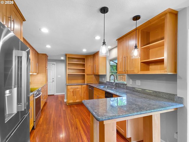 6286 Sw HARRINGTON Ave, Lake Oswego, OR 97035