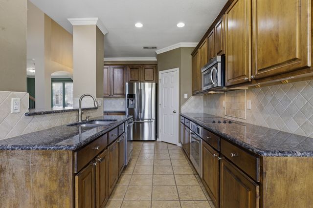 4517 Creekside Drive, Haltom City, TX 76137