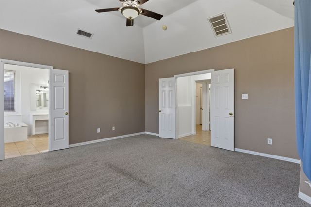 4517 Creekside Drive, Haltom City, TX 76137