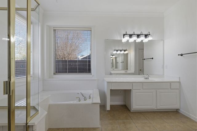 4517 Creekside Drive, Haltom City, TX 76137