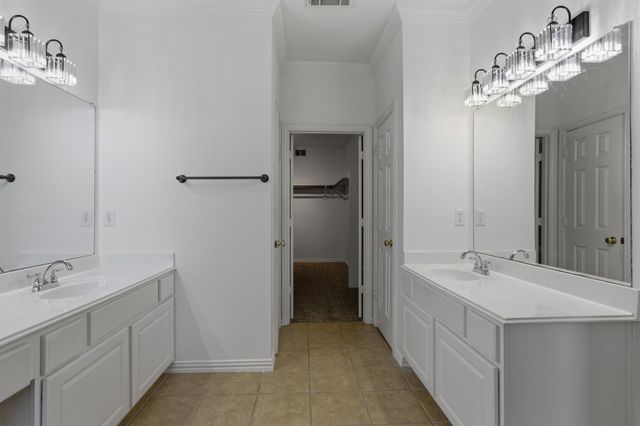 4517 Creekside Drive, Haltom City, TX 76137