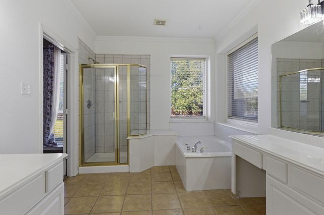 4517 Creekside Drive, Haltom City, TX 76137