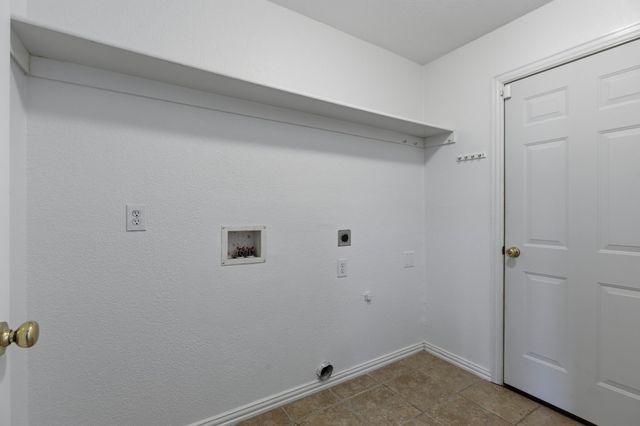 4517 Creekside Drive, Haltom City, TX 76137