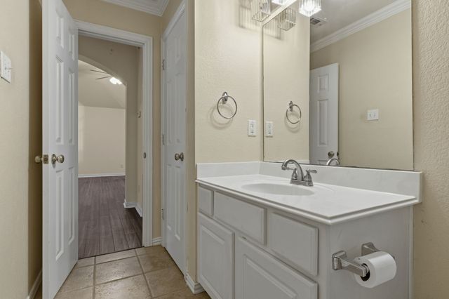 4517 Creekside Drive, Haltom City, TX 76137