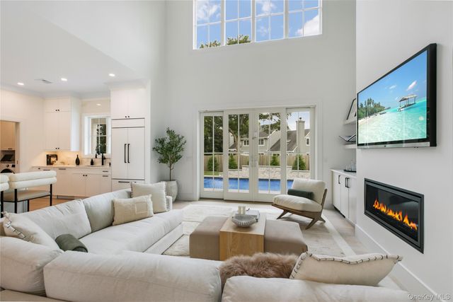 17 Happy Lane, Westhampton Beach, NY 11978