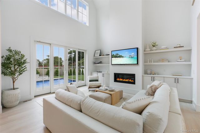 17 Happy Lane, Westhampton Beach, NY 11978