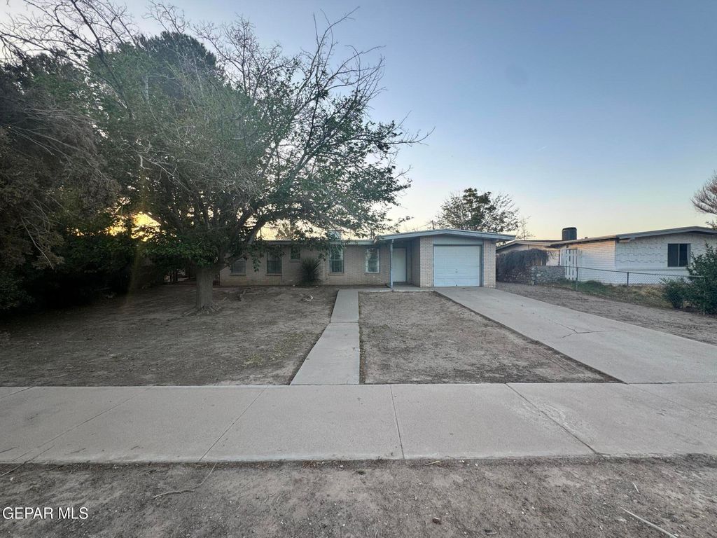 305 CORVENA Way, El Paso, TX 79922
