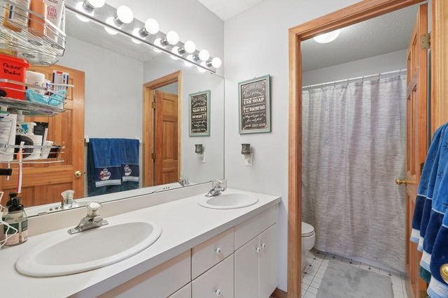 13529 Gossamer Way, Apple Valley, MN 55124