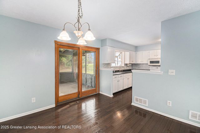 918 Timber Creek Drive 18, Grand Ledge, MI 48837