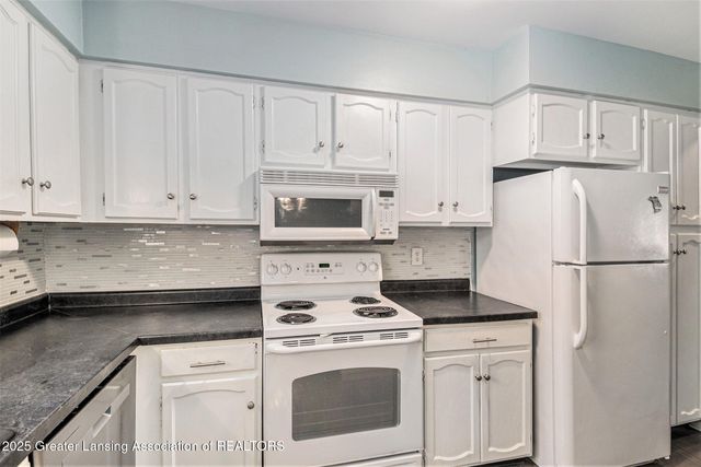 918 Timber Creek Drive 18, Grand Ledge, MI 48837