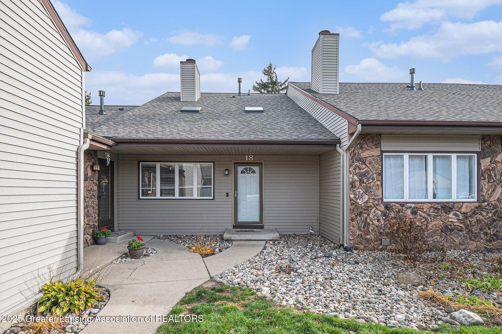 918 Timber Creek Drive 18, Grand Ledge, MI 48837