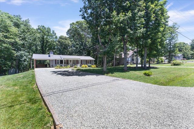 2013 Webster RD, Glade Hill, VA 24092