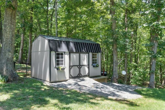 2013 Webster RD, Glade Hill, VA 24092