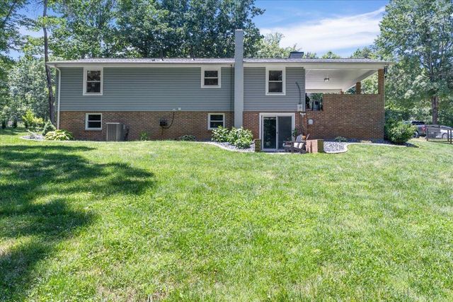 2013 Webster RD, Glade Hill, VA 24092