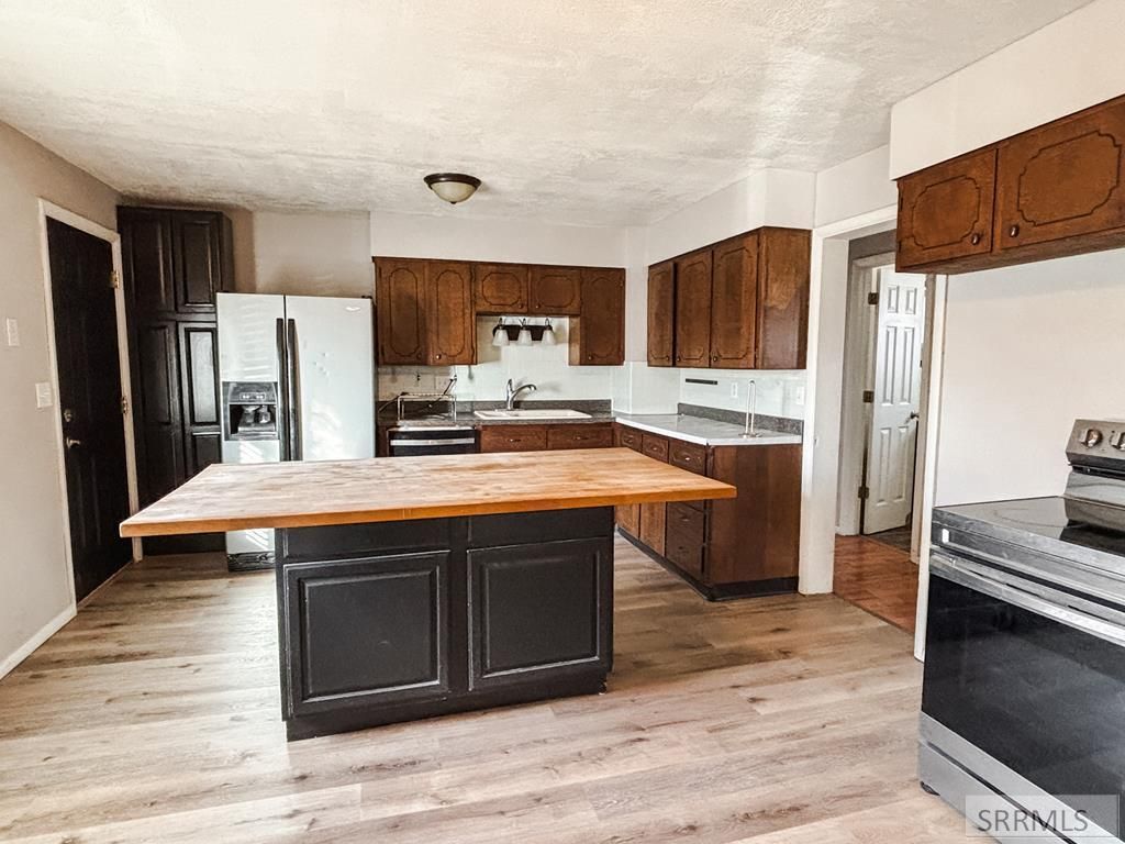 Image 4 of property listing at 350 Salem Avenue, Rexburg, ID 83440