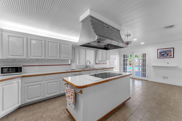 8390 SW 2nd Street, Miami, FL 33144