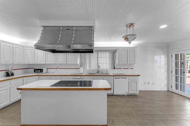 8390 SW 2nd Street, Miami, FL 33144