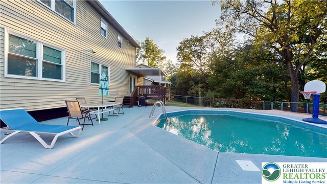 815 East Emmaus Avenue, Salisbury Twp, PA 18103