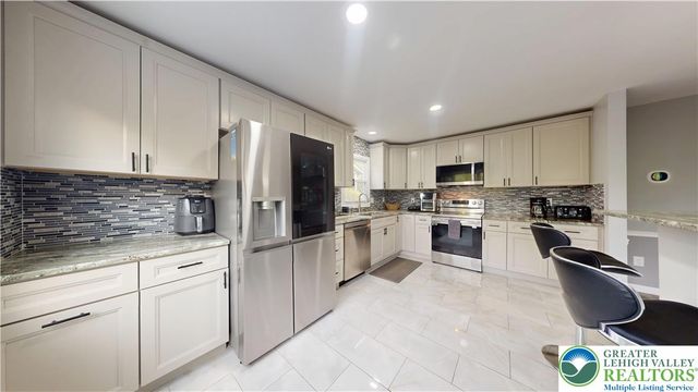 815 East Emmaus Avenue, Salisbury Twp, PA 18103