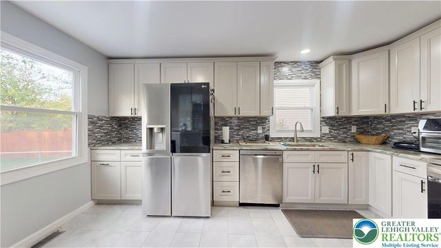 815 East Emmaus Avenue, Salisbury Twp, PA 18103