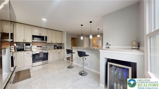 815 East Emmaus Avenue, Salisbury Twp, PA 18103