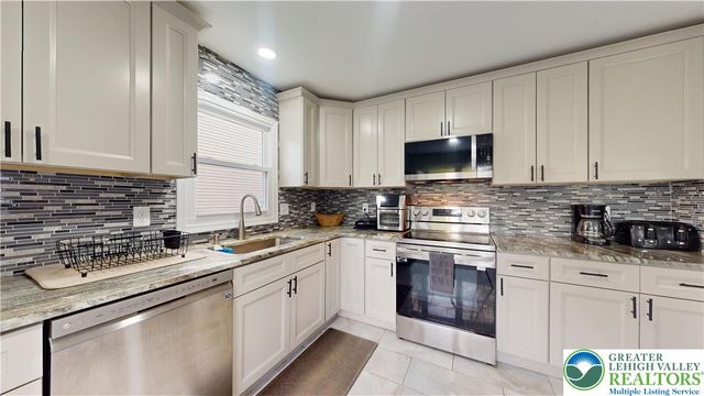 815 East Emmaus Avenue, Salisbury Twp, PA 18103