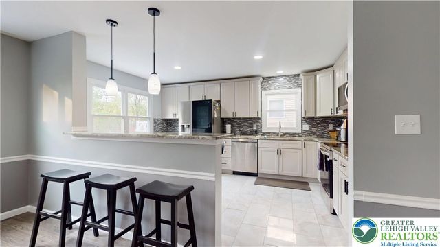 815 East Emmaus Avenue, Salisbury Twp, PA 18103