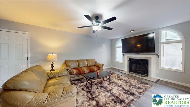 815 East Emmaus Avenue, Salisbury Twp, PA 18103