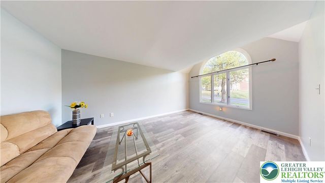 815 East Emmaus Avenue, Salisbury Twp, PA 18103