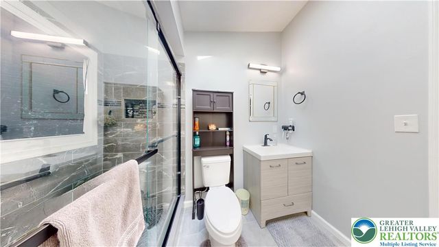 815 East Emmaus Avenue, Salisbury Twp, PA 18103