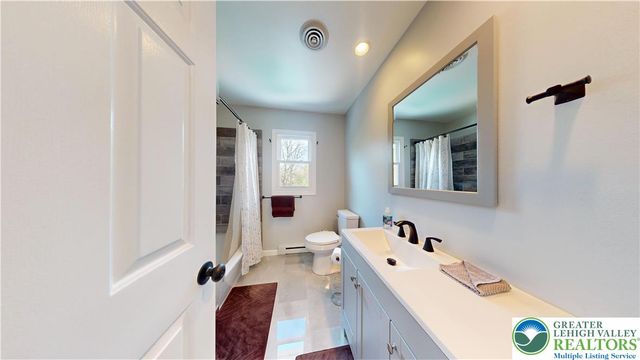 815 East Emmaus Avenue, Salisbury Twp, PA 18103