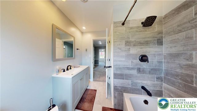 815 East Emmaus Avenue, Salisbury Twp, PA 18103