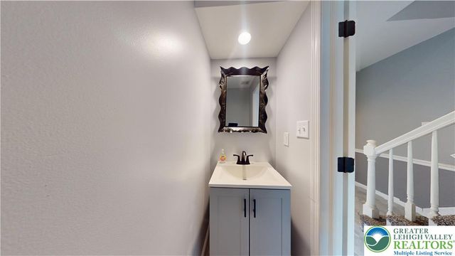815 East Emmaus Avenue, Salisbury Twp, PA 18103