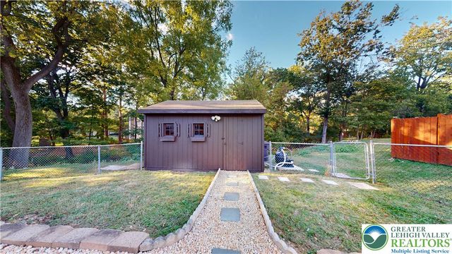 815 East Emmaus Avenue, Salisbury Twp, PA 18103