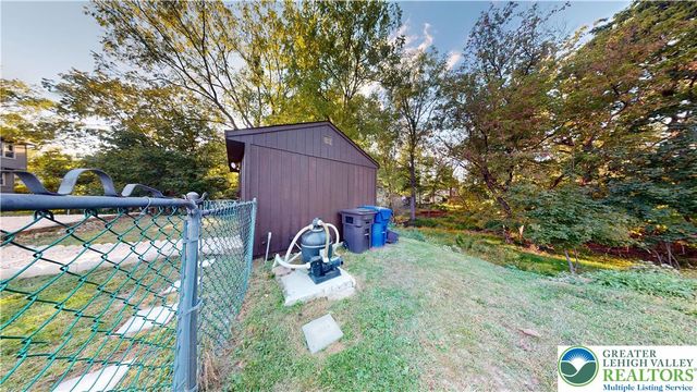 815 East Emmaus Avenue, Salisbury Twp, PA 18103