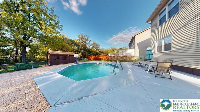 815 East Emmaus Avenue, Salisbury Twp, PA 18103