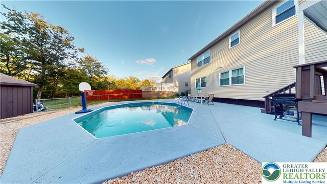 815 East Emmaus Avenue, Salisbury Twp, PA 18103