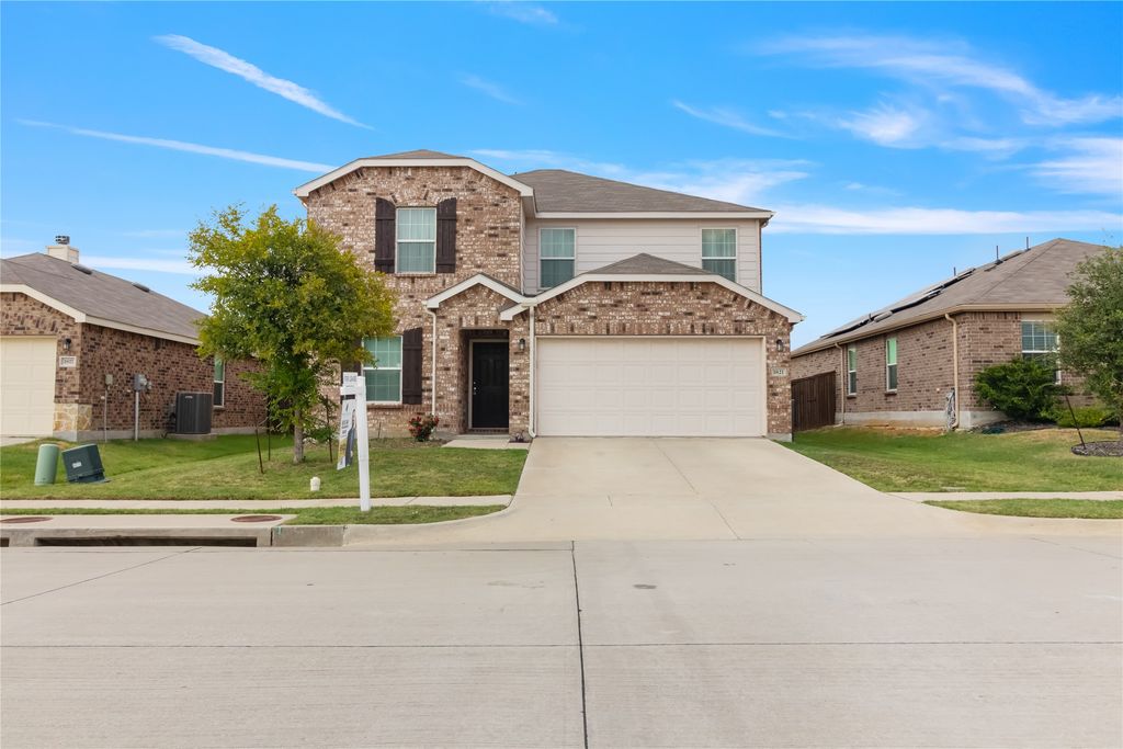 1821 Waggoner Drive, Aubrey, TX 76227