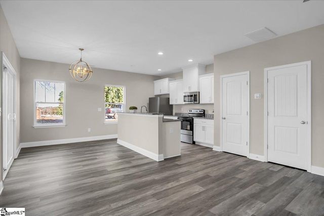 110 W 4th Avenue, Easley, SC 29640