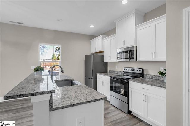 110 W 4th Avenue, Easley, SC 29640