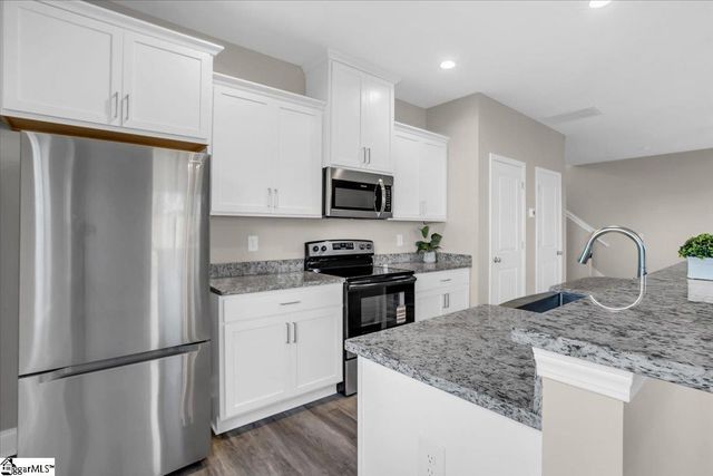 110 W 4th Avenue, Easley, SC 29640